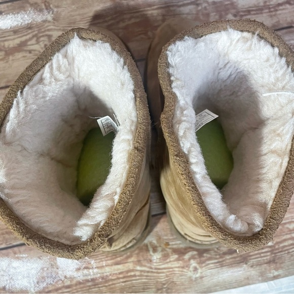 UGG Girls Classic Short II Pull On Winter Boots, Size 5 M Big Kid - Picture 9 of 11